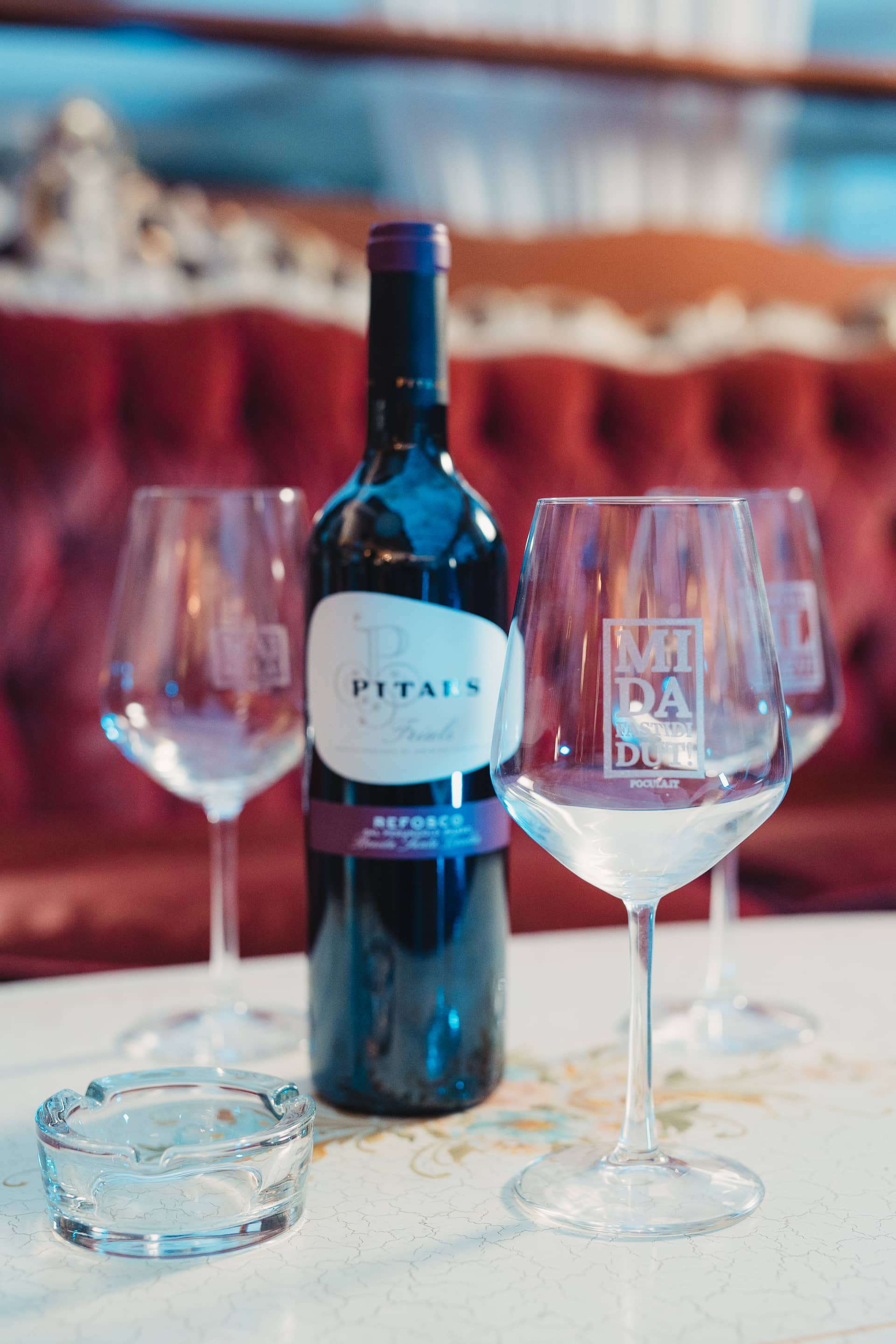 Gift box with engraved glass